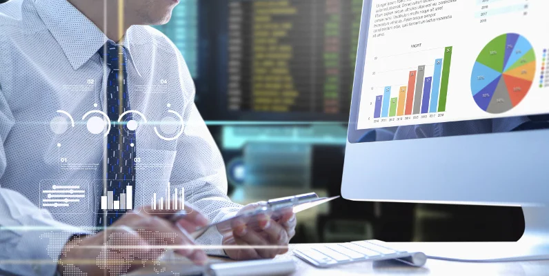 proroga-moratoria-finanziamenti-imprese-al-31-12-2021-796x400 imprenditore al computer che legge le nuove normative sulle proroghe dei finanziamenti alle imprese